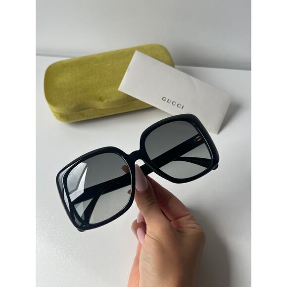 NEW Gucci GG0714SA Black Sunglasses with Striped Arms